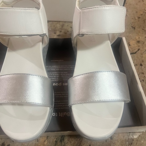 Women sandals - Picture 1 of 9